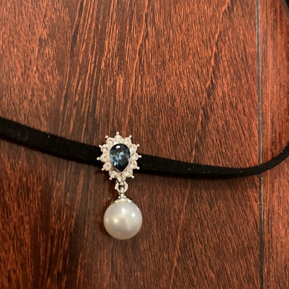 Chocker - Picture 5 of 5